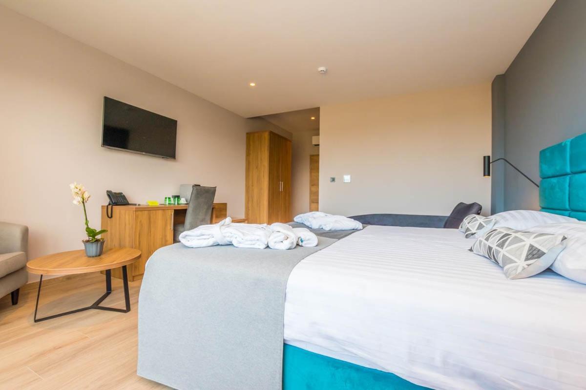 Hotel Delfin Lanterna Tar-Vabriga Eksteriør billede