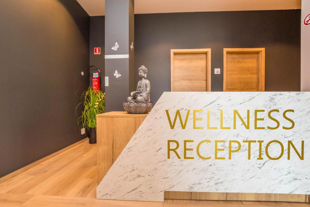 Hotel Delfin Lanterna Tar-Vabriga Eksteriør billede