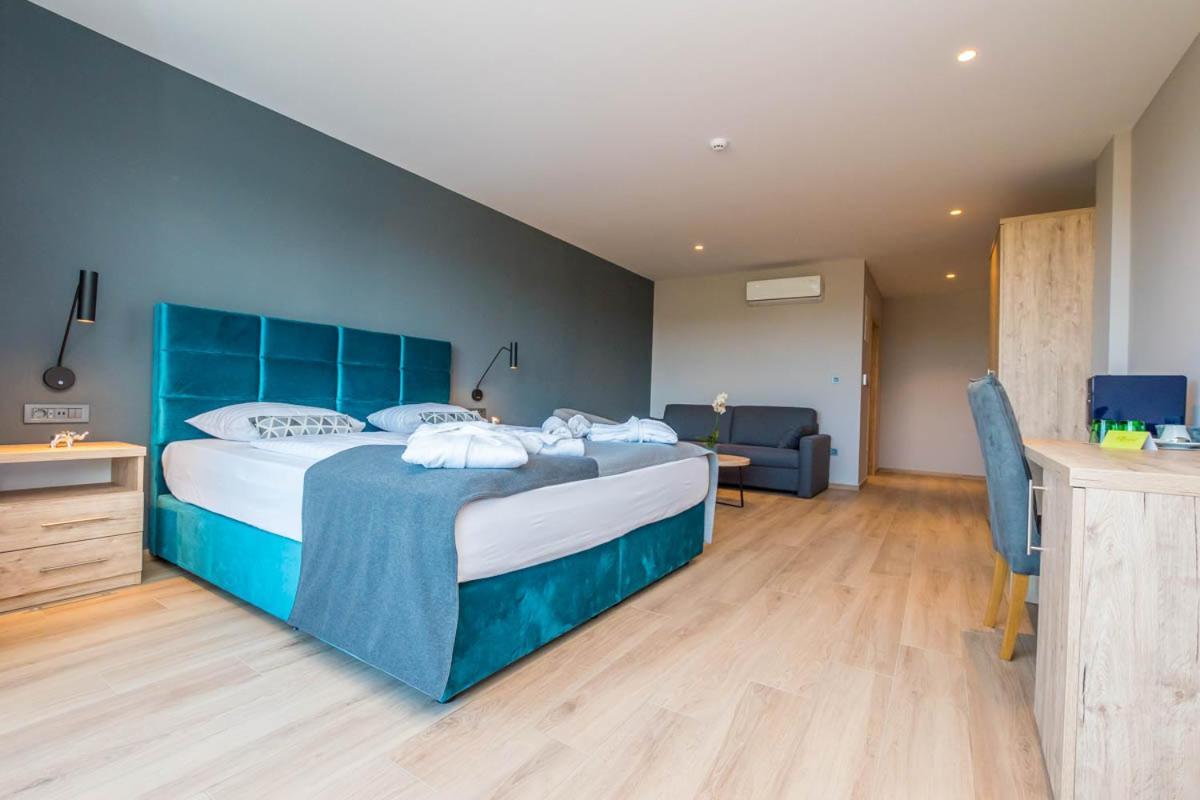 Hotel Delfin Lanterna Tar-Vabriga Eksteriør billede