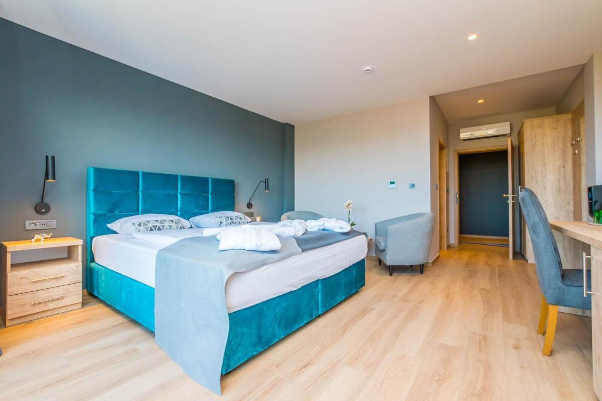 Hotel Delfin Lanterna Tar-Vabriga Eksteriør billede