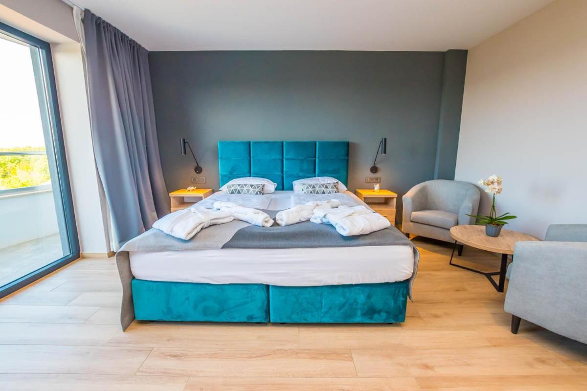 Hotel Delfin Lanterna Tar-Vabriga Eksteriør billede